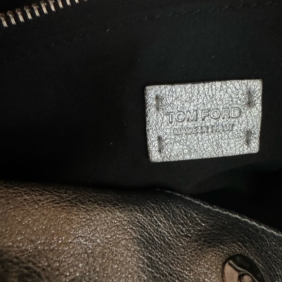 TOM FORD Large Metallic Calfskin Leather Bucket Bag in Silver NWT - Picture 5 of 14